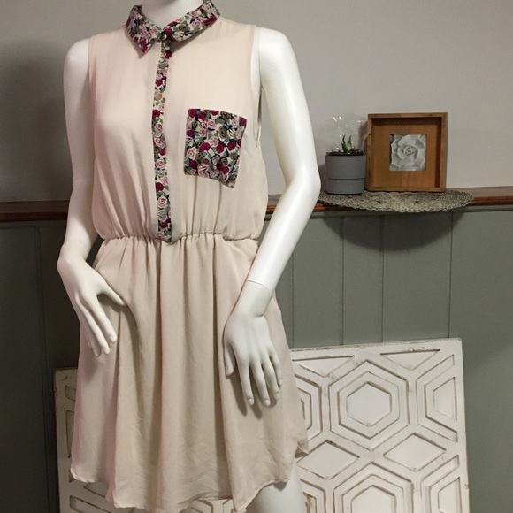 Peppermint Dresses & Skirts - ❌SOLD❌🔆Adorable summer collar dress🔆